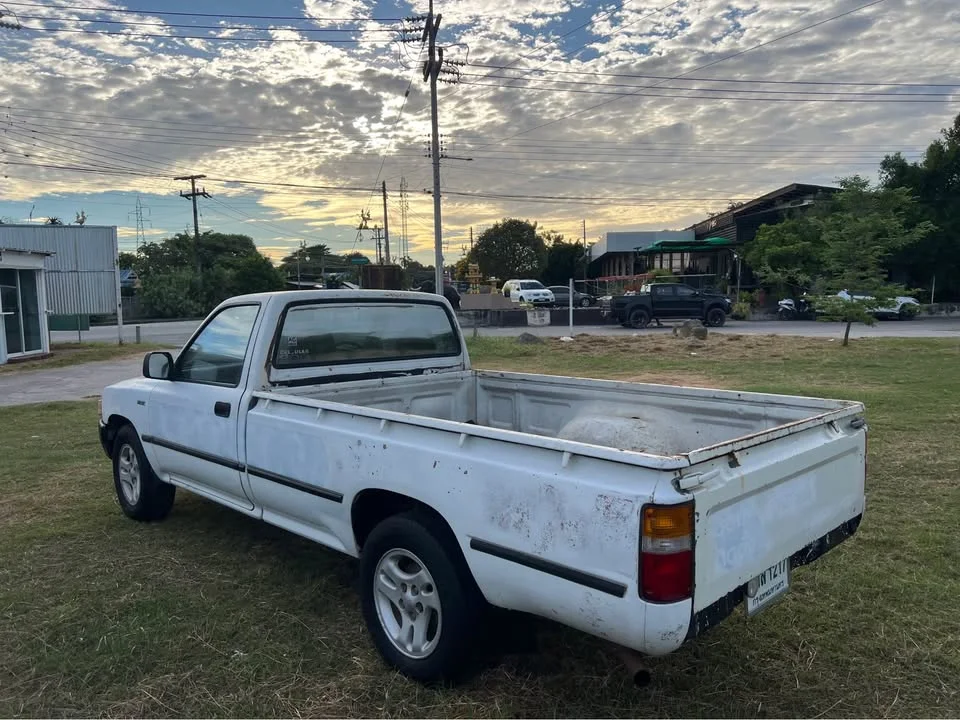 1995 Toyota Hilux Mighty-X V 2