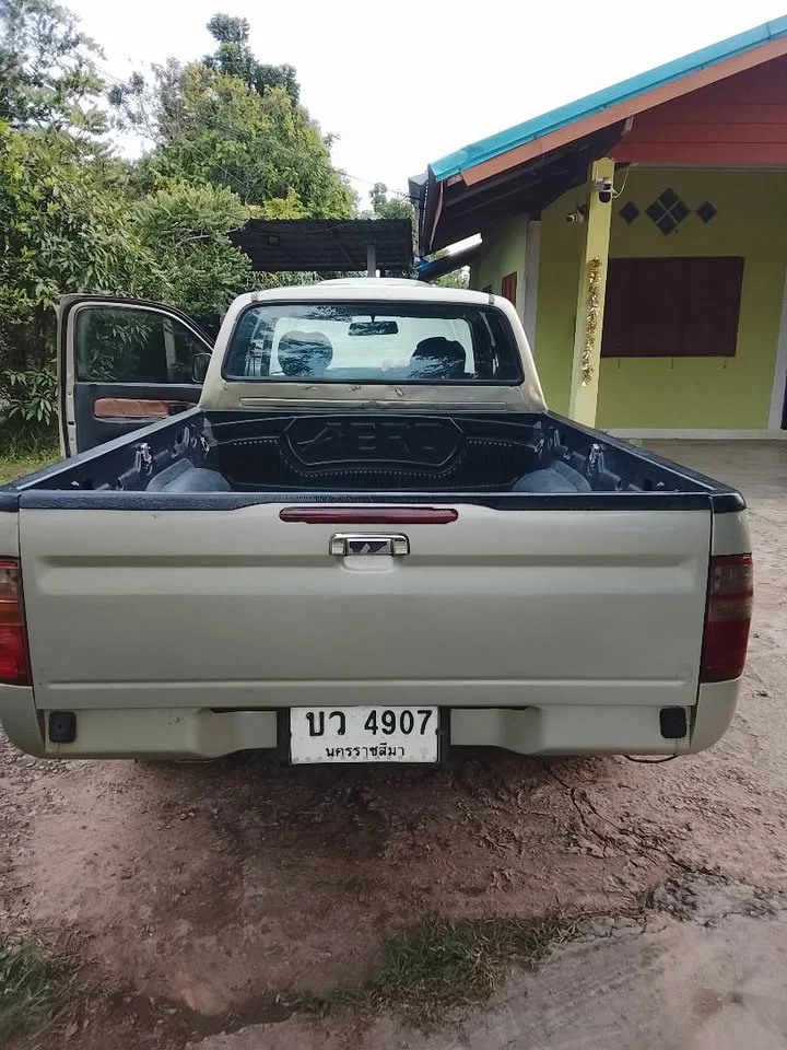 2002 Toyota Hilux Tiger VI 3