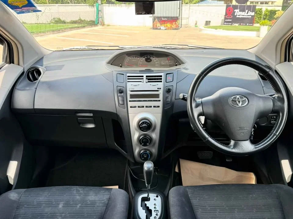 2010 Toyota Yaris II 3