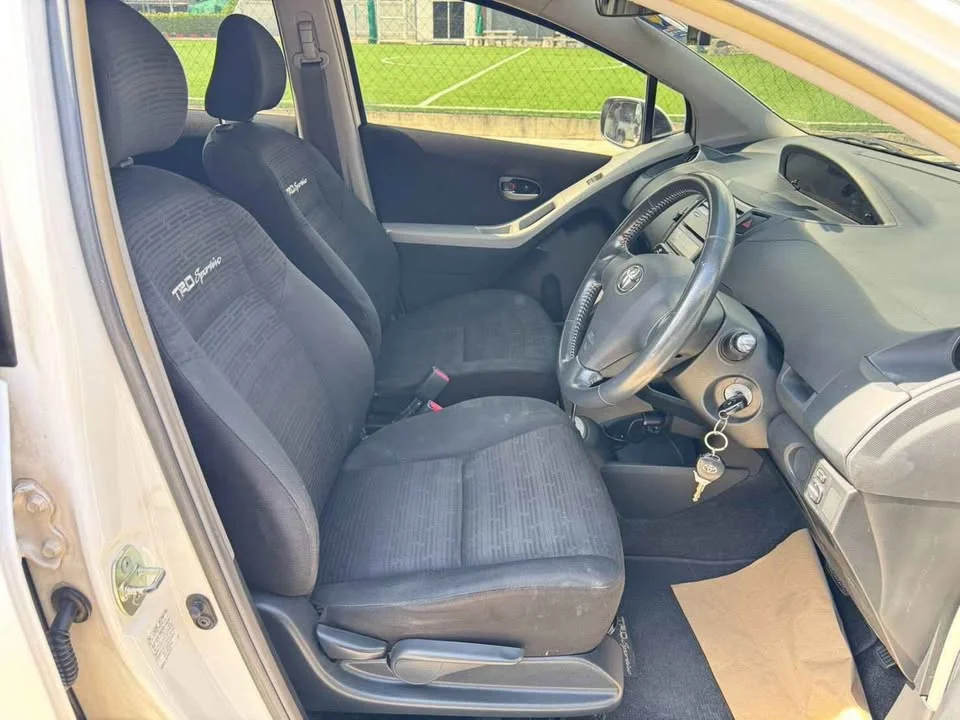 2010 Toyota Yaris II 2