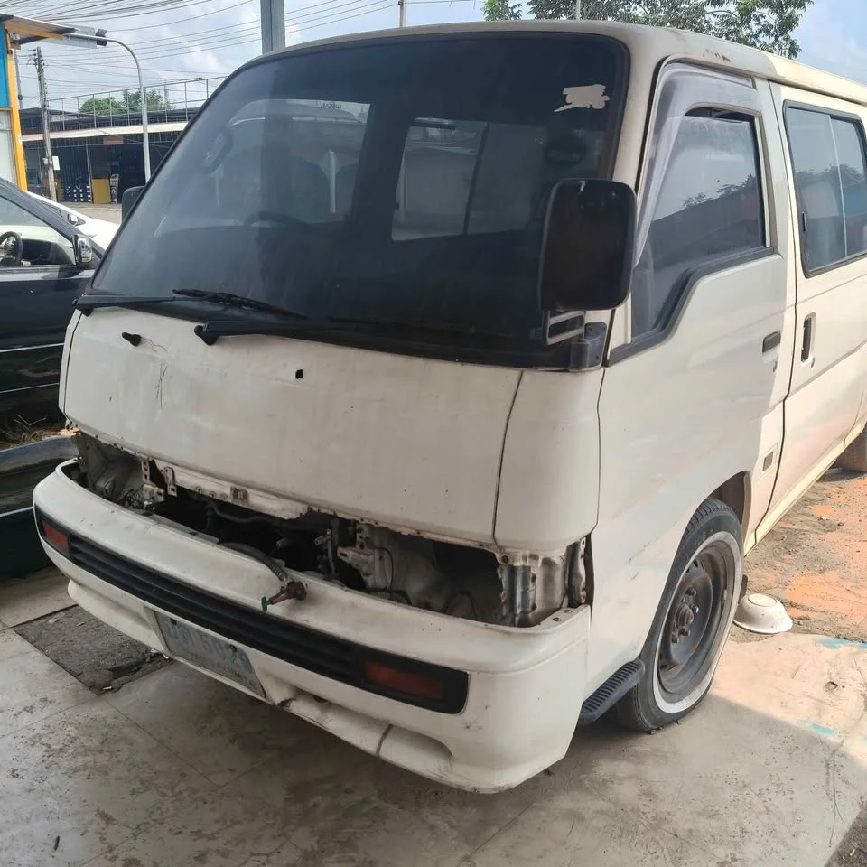 Nissan Urvan IV (E24) 3