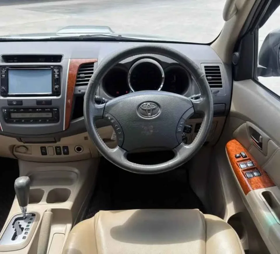 2010 Toyota Fortuner I 3