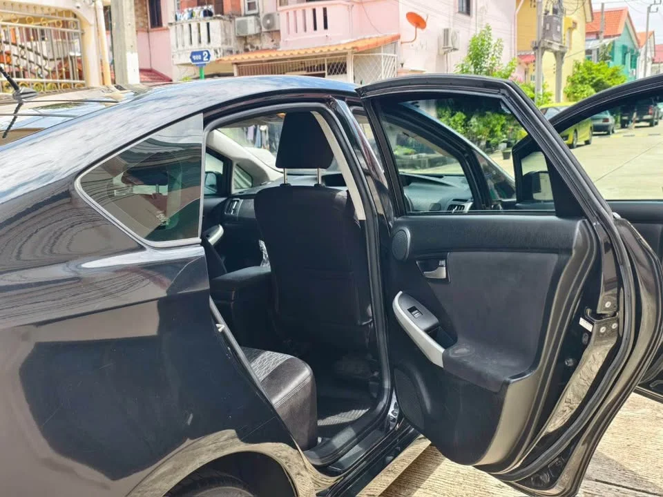 2013 Toyota Prius III 2