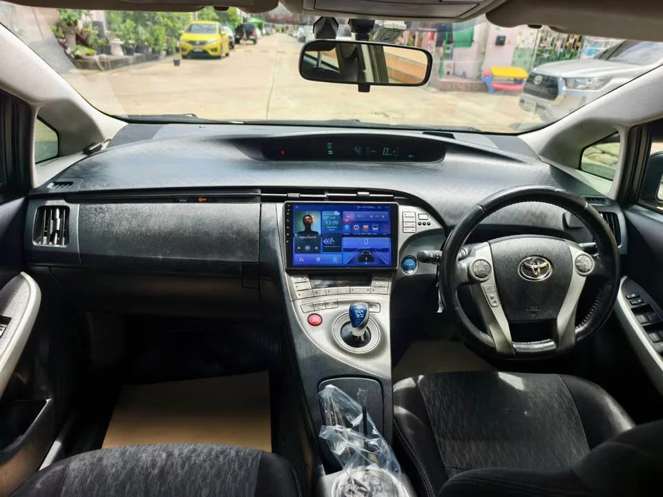 2013 Toyota Prius III 3