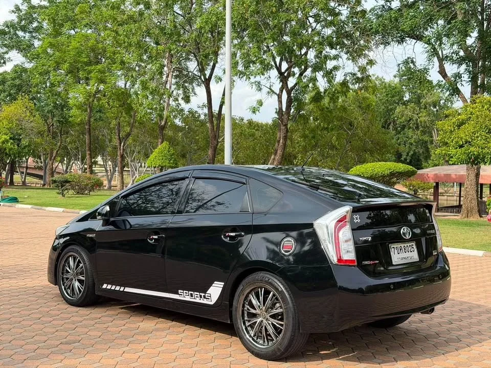 2011 Toyota Prius III 3