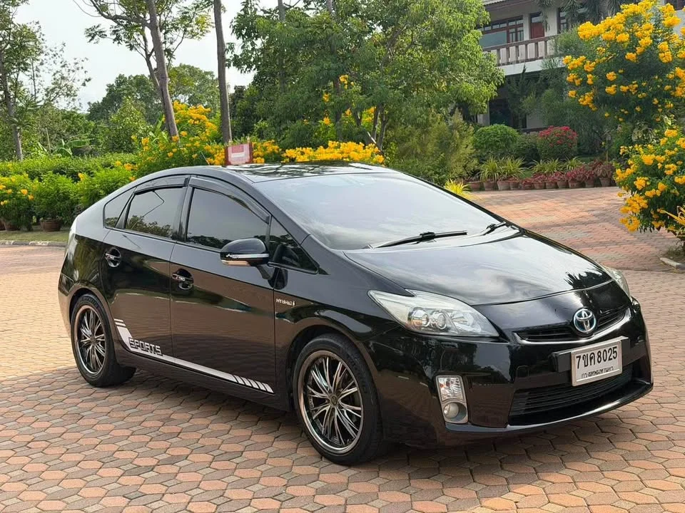 2011 Toyota Prius III 2