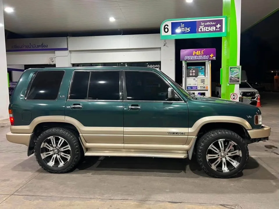 1995 Isuzu Trooper II 2
