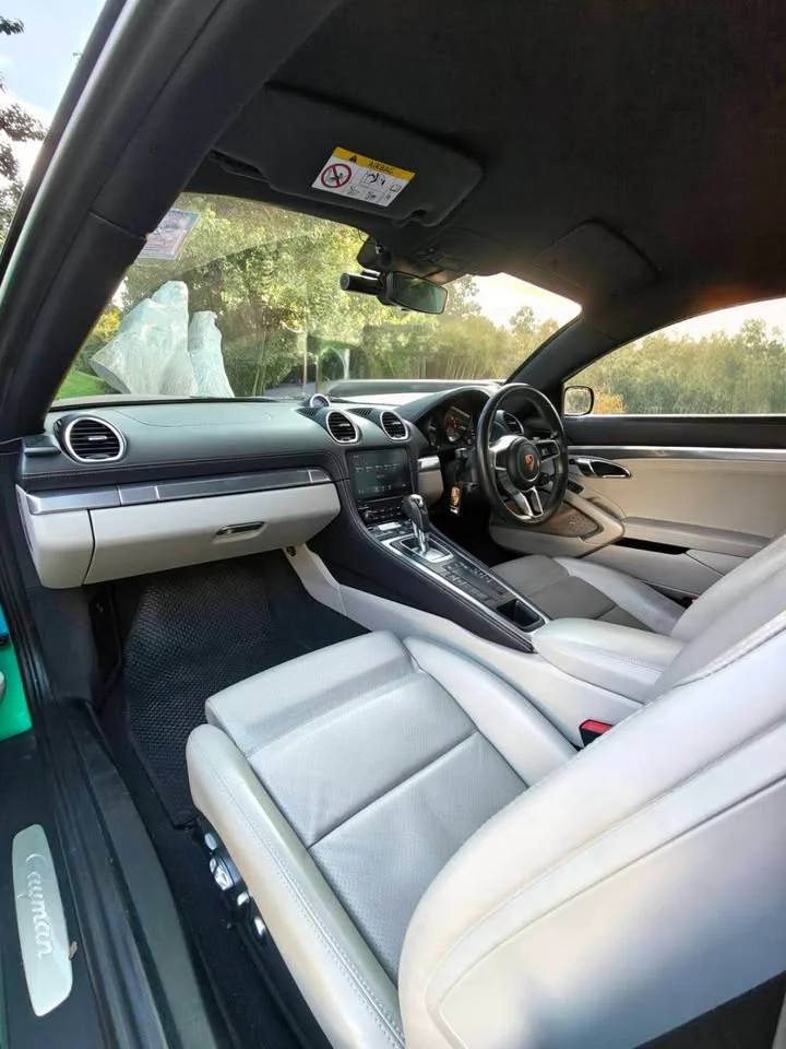 2016 Porsche 718 Boxster and Cayman IV 3