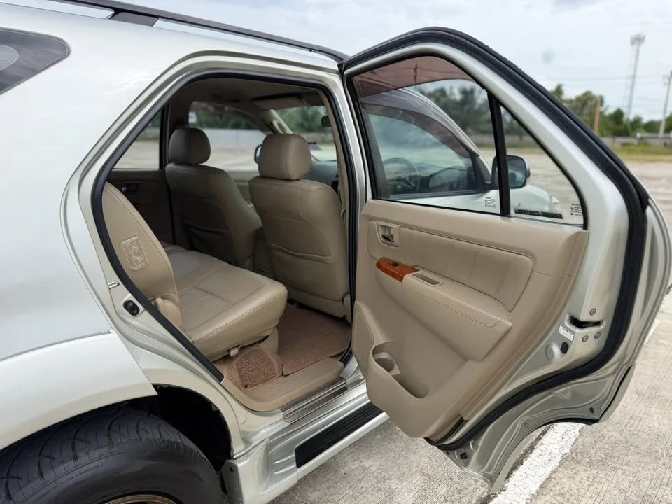 2010 Toyota Fortuner I 3