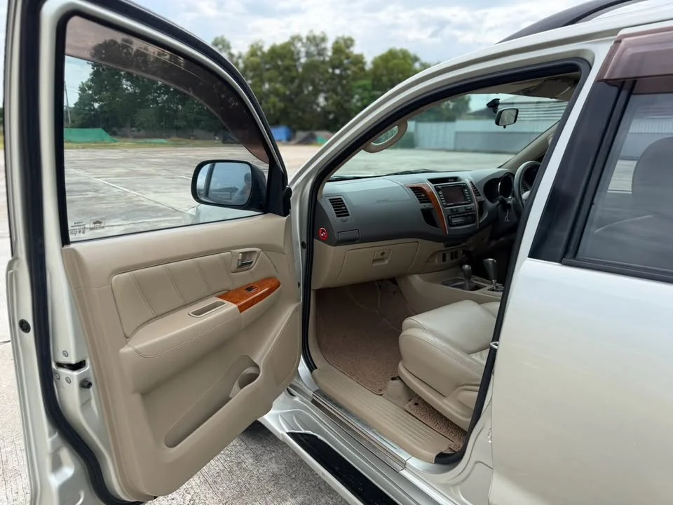 2010 Toyota Fortuner I 2