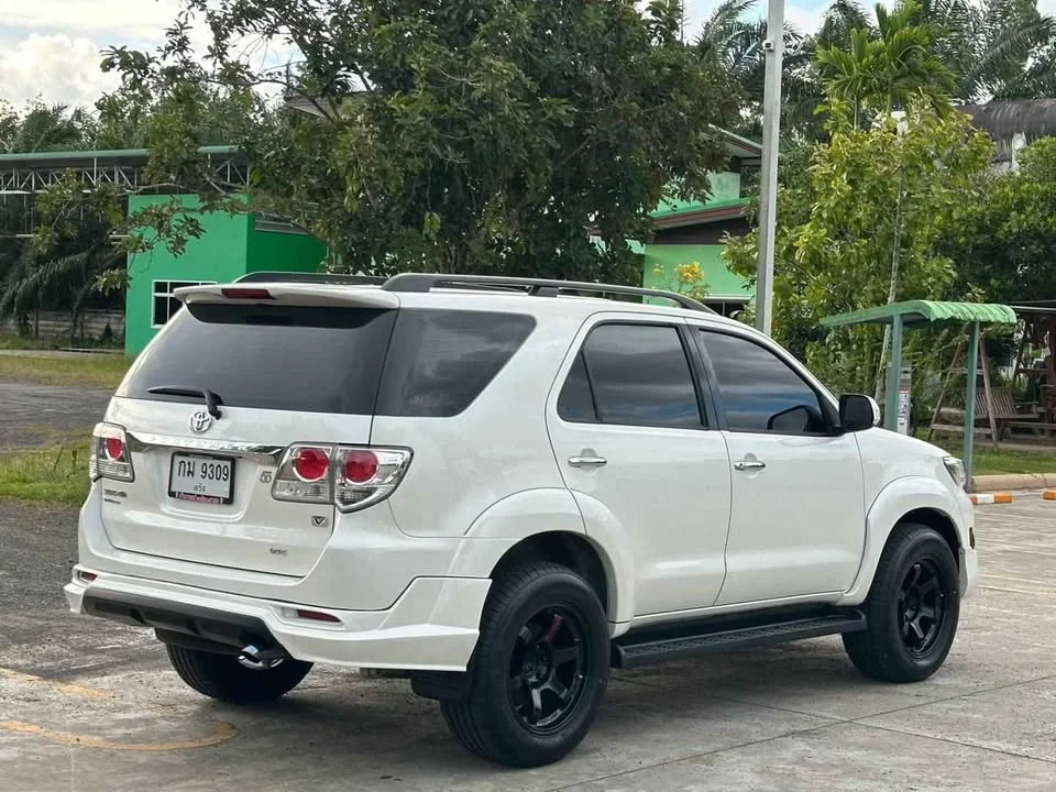 2013 Toyota Fortuner I 3