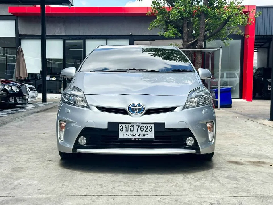2012 Toyota Prius III 2