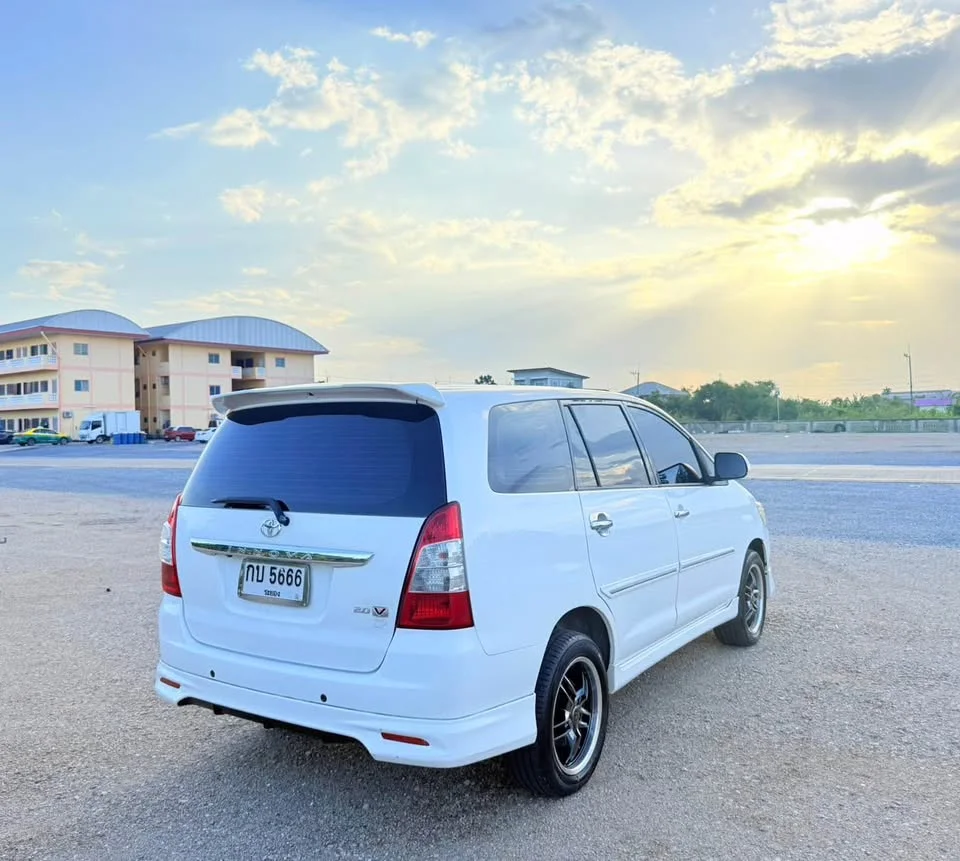 2012 Toyota Innova I 3
