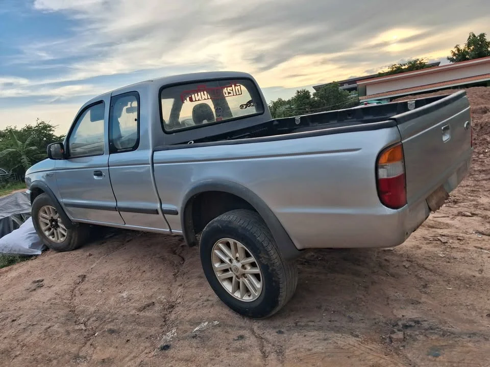 2000 Mazda 2500 Fighter V 3