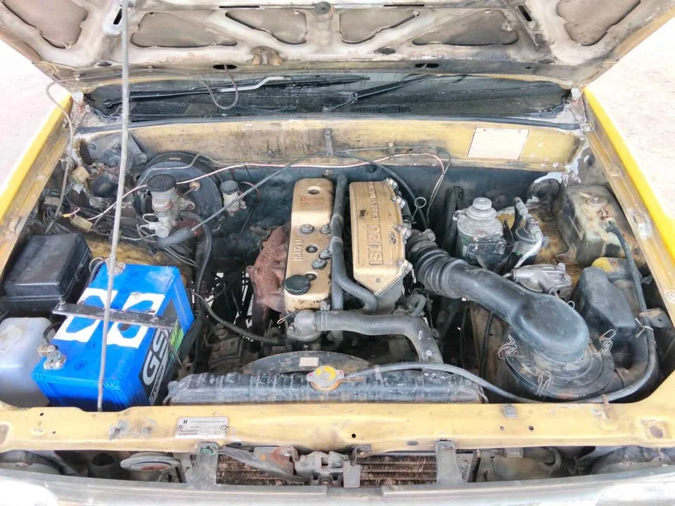 1990 Isuzu TFR III 2