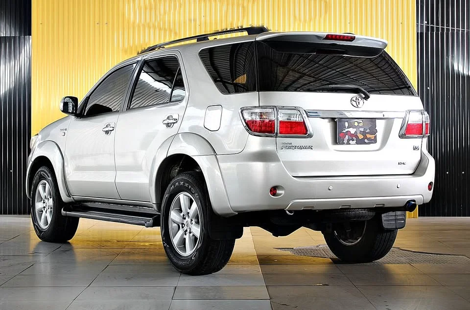 2010 Toyota Fortuner I 2