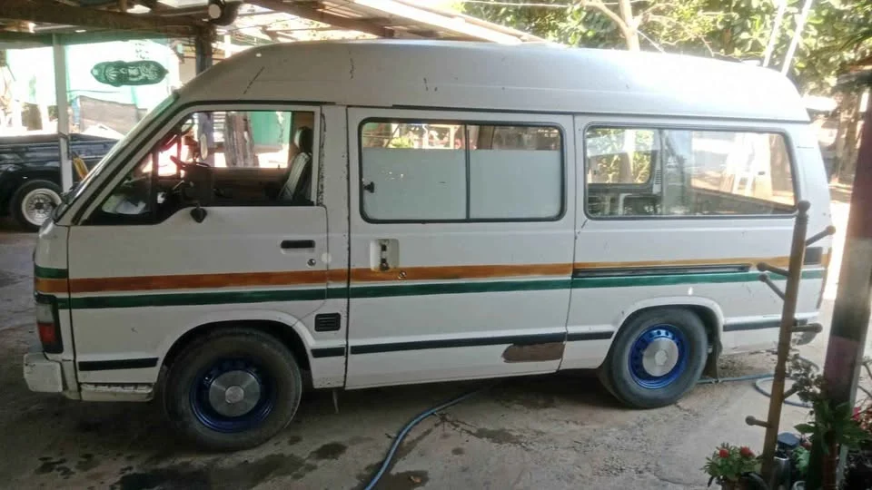 1999 Toyota Commuter III 2