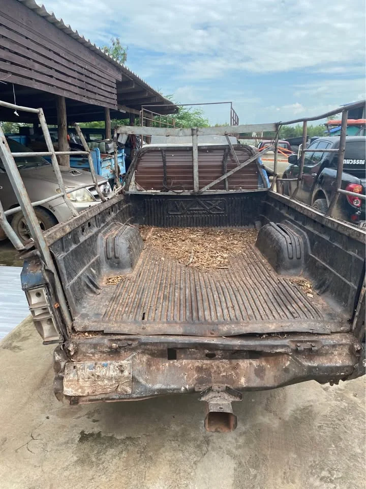 1997 Mitsubishi Triton II 2