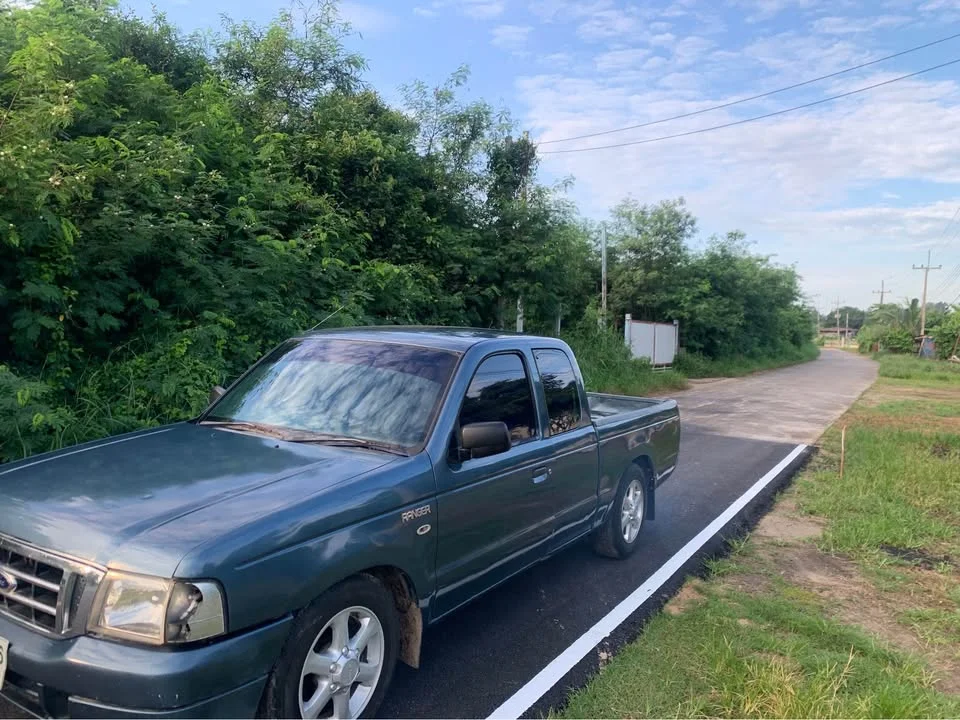 2004 Mazda 2500 Fighter V 2