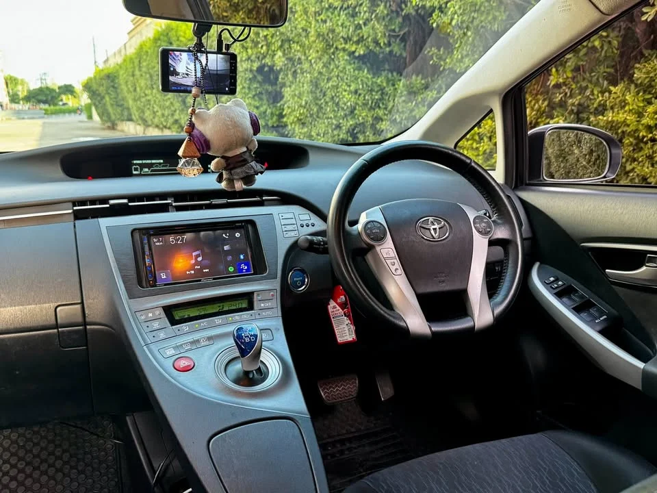2013 Toyota Prius III 2