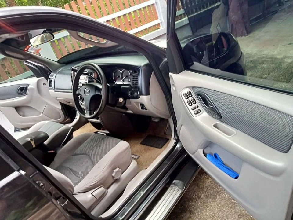 2005 Mazda Tribute I 3
