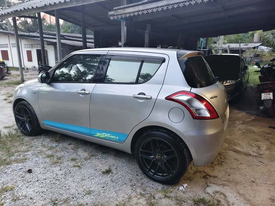 2012 Suzuki Swift II 3