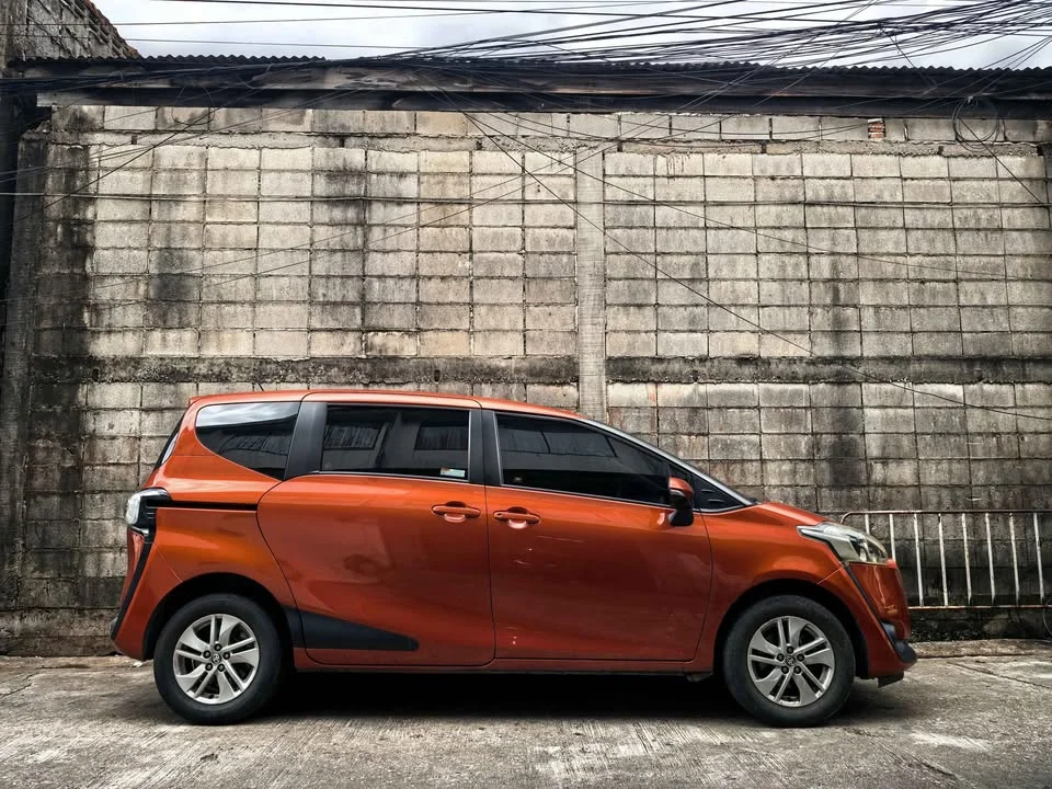 2018 Toyota Sienta II 2
