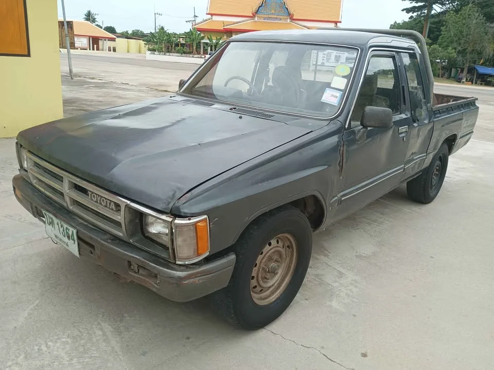 1986 Toyota Hilux Mighty-X V 2