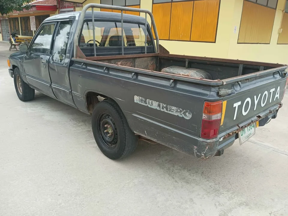 1986 Toyota Hilux Mighty-X V 3