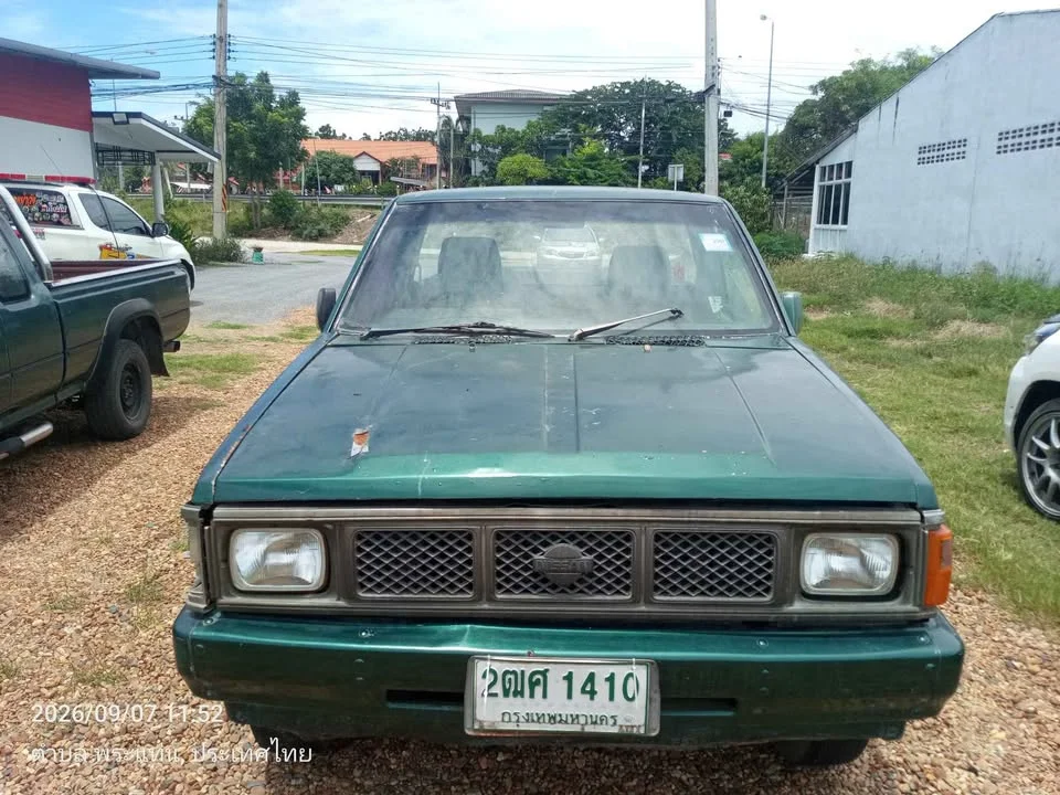 1990 Nissan Big M D21 2
