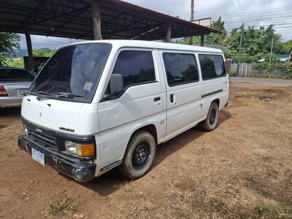 1990 Nissan Urvan IV (E24) 3