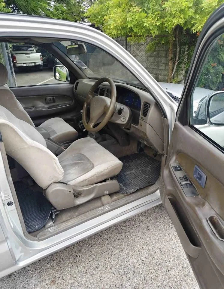 2004 Toyota Hilux Tiger VI 2