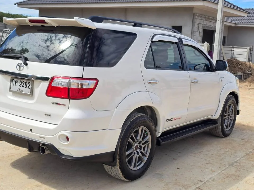 2010 Toyota Fortuner I 3