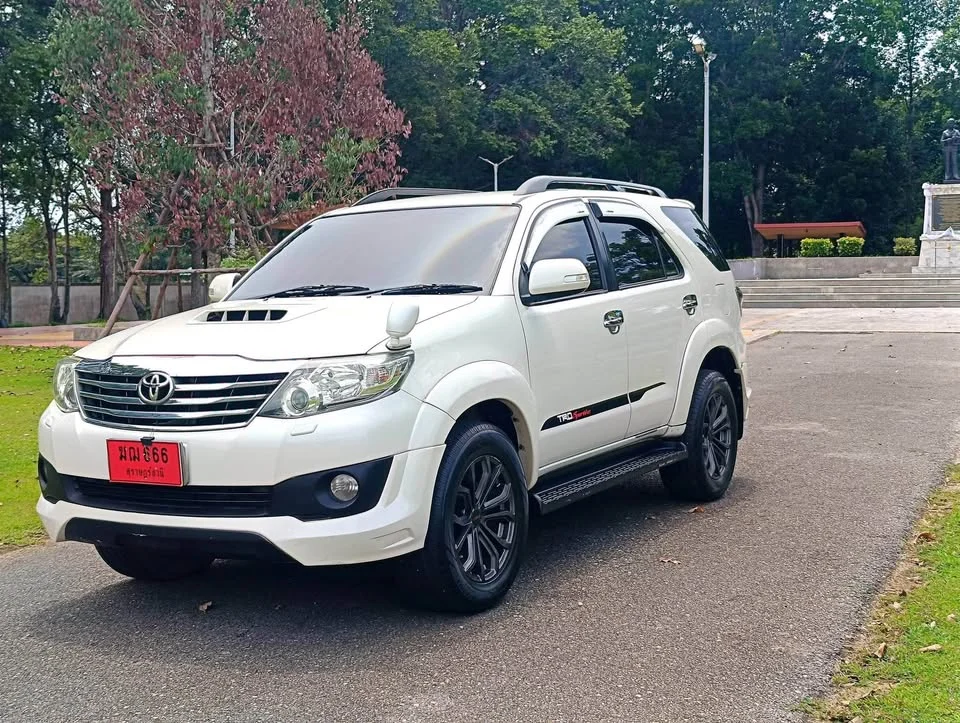 2013 Toyota Fortuner I 3