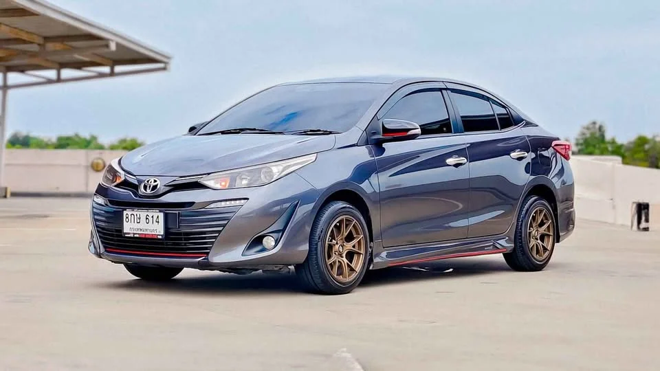 2017 Toyota Yaris ATIV III 3