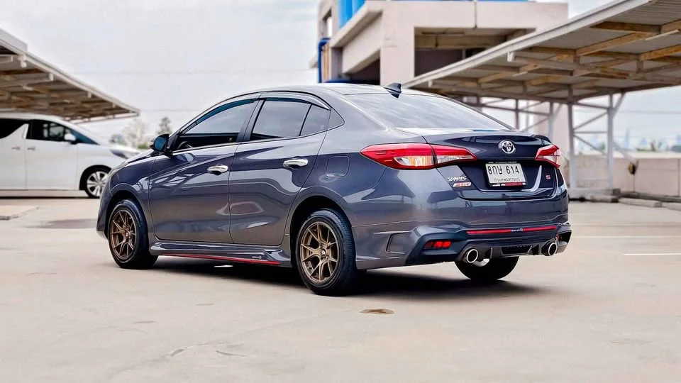 2017 Toyota Yaris ATIV III 2