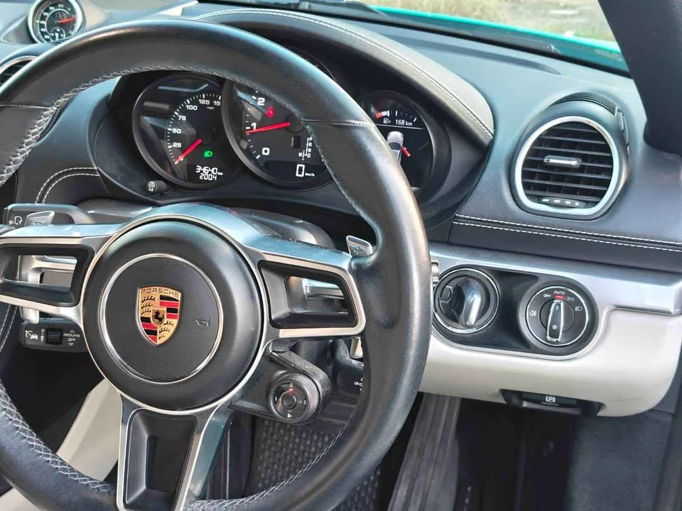 2016 Porsche 718 Boxster and Cayman IV 3