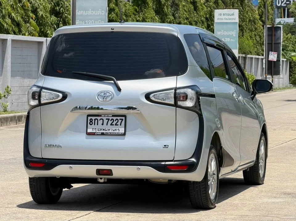 2019 Toyota Sienta II 2