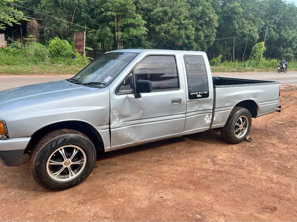 2008 Isuzu TFR III 2