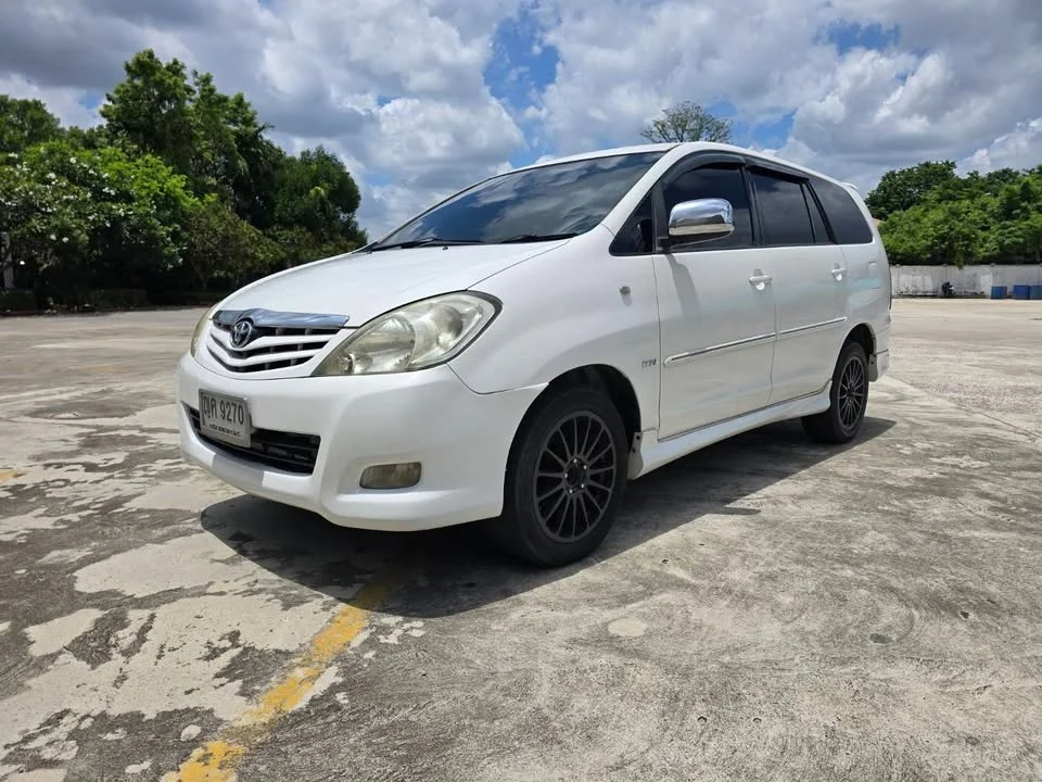 2011 Toyota Innova I 2