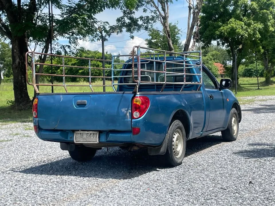 1993 Mitsubishi Triton IV 2