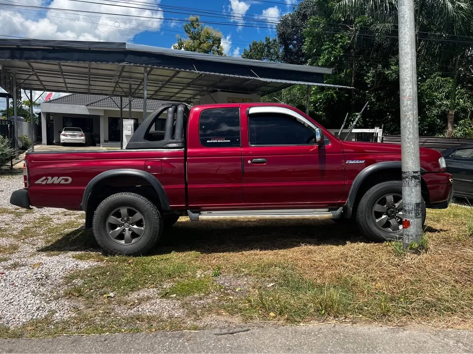 1999 Mazda 2500 Fighter V 2