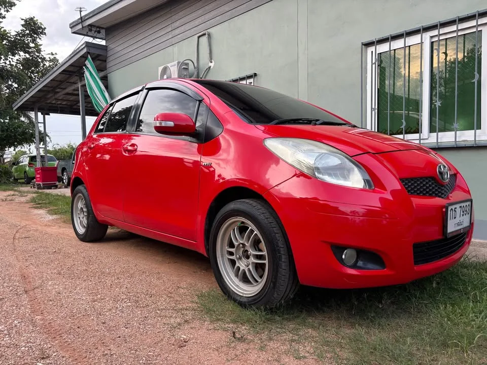 2010 Toyota Yaris II 2