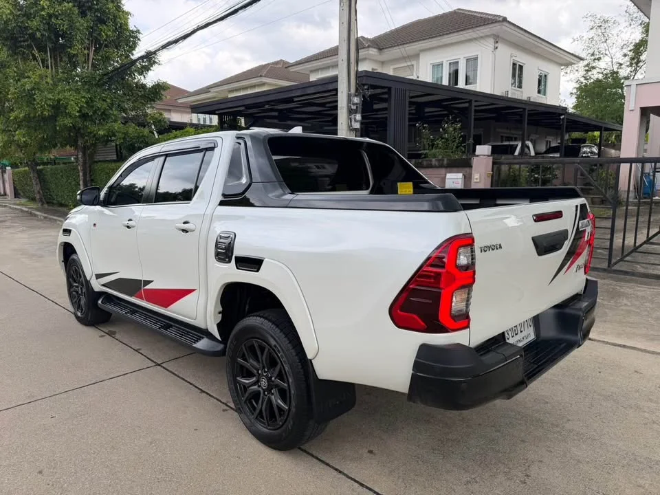 2022 Toyota Hilux VIII 3