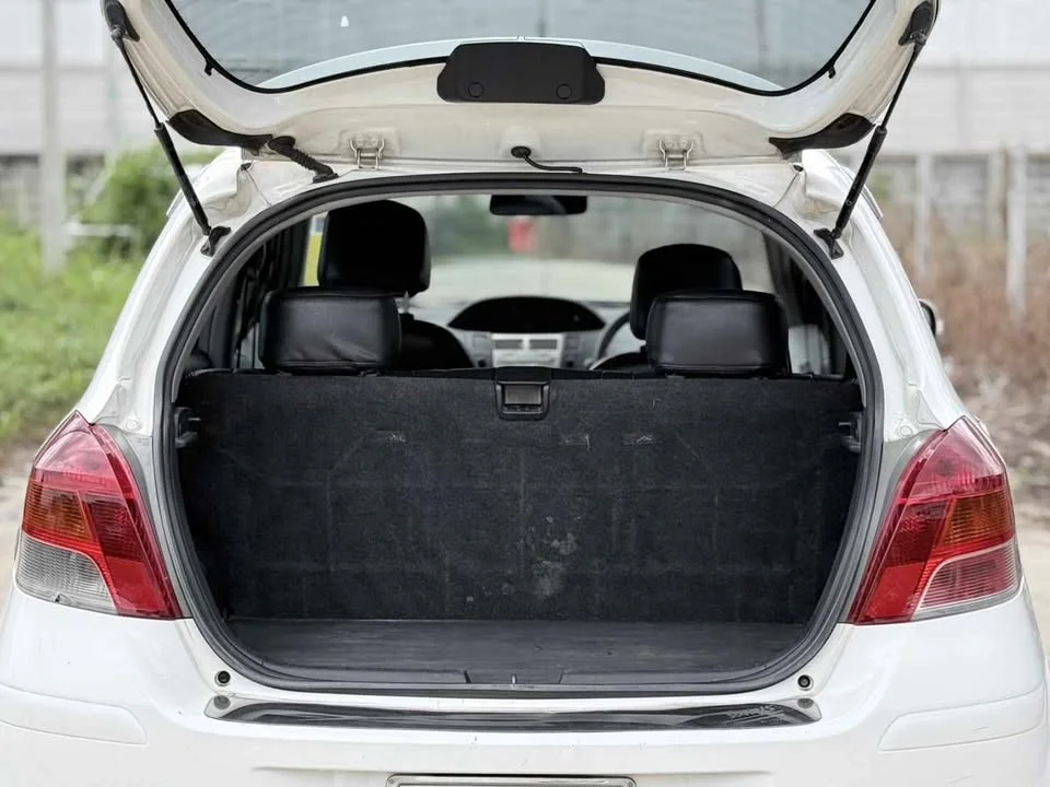 2010 Toyota Yaris II 2