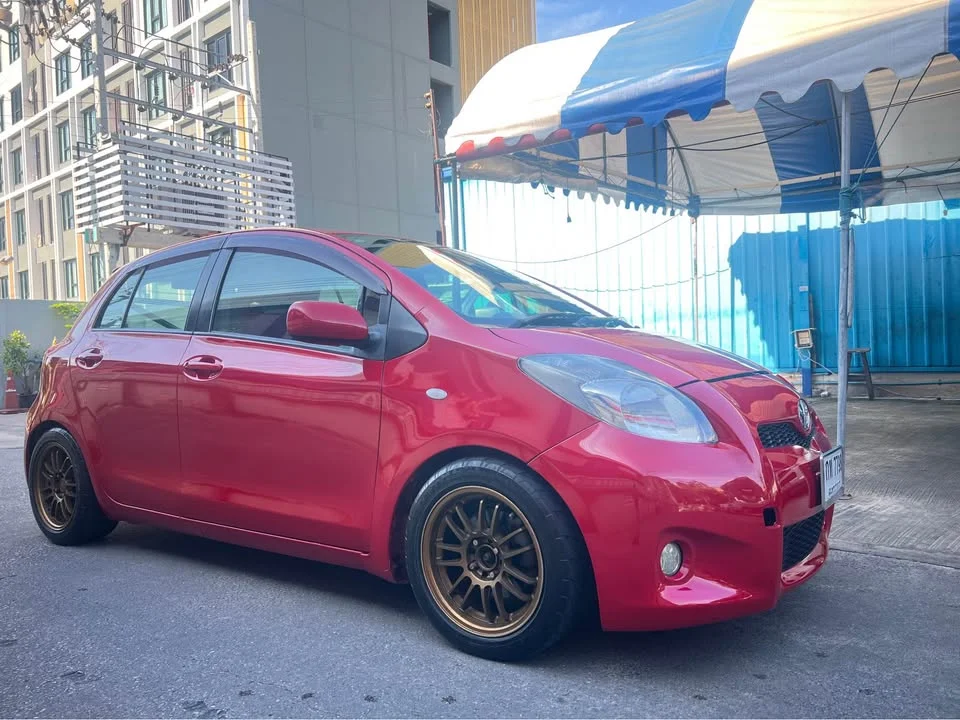 2013 Toyota Yaris II 2