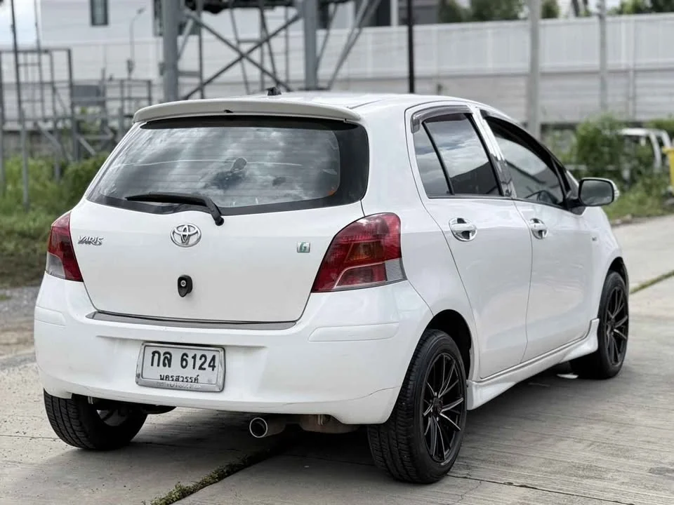 2009 Toyota Yaris II 2