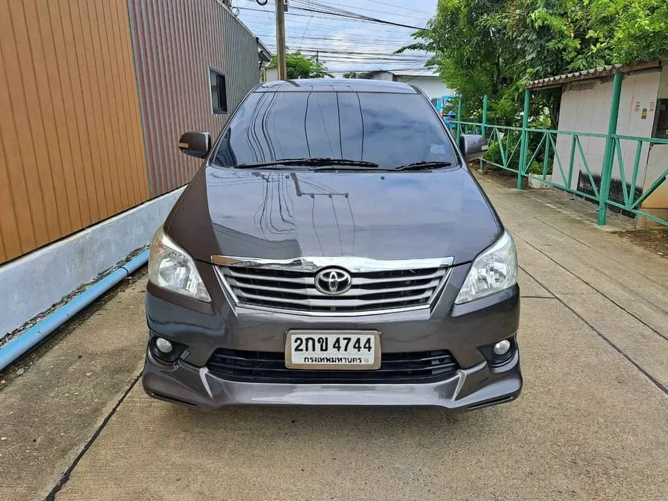 2013 Toyota Innova I 3