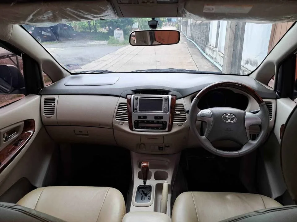 2013 Toyota Innova I 2