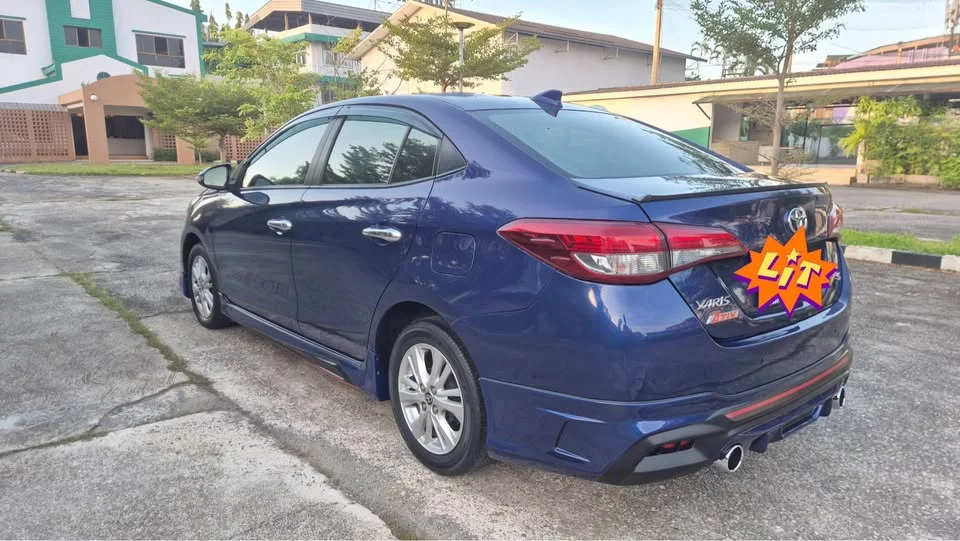 2017 Toyota Yaris ATIV III 2